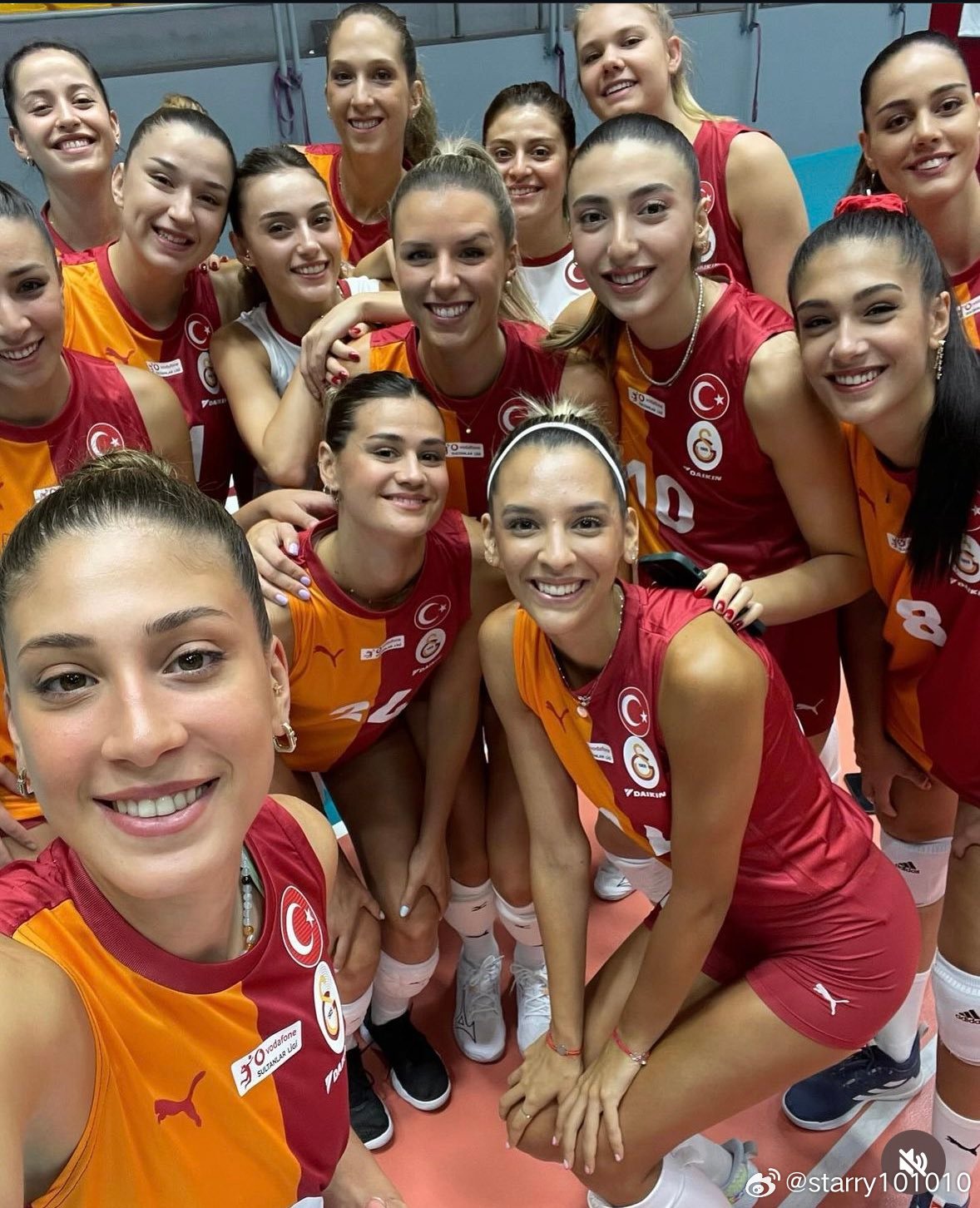 📸🇹🇷加拉塔萨雷#女排[超话]# ​​​