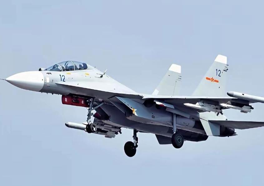 目前，“白头海雕”苏30MKII战斗早就更换了空军涂装，双座、雷达罩缺口、翼尖电