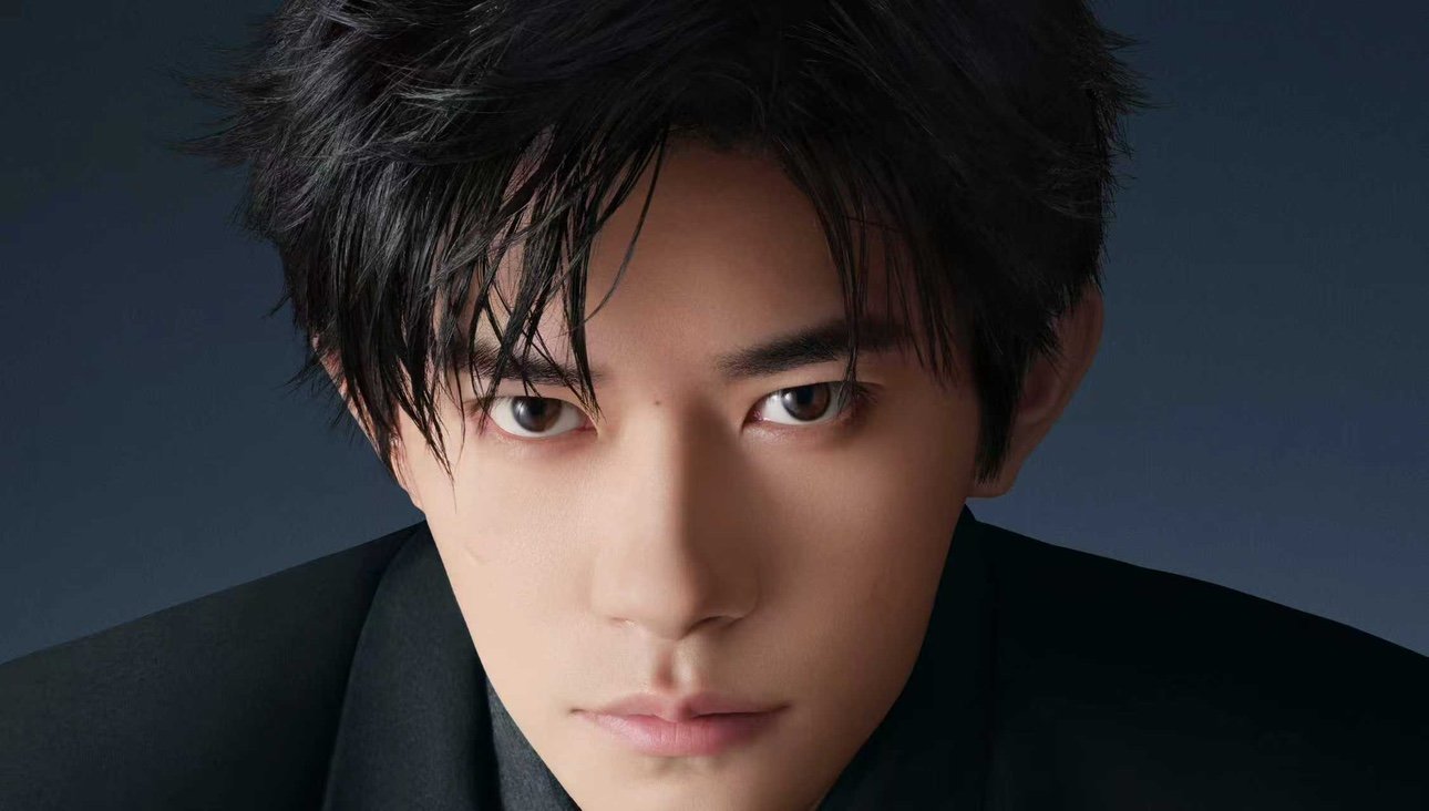 易烊千玺上目线易烊千玺上目线攻击易烊千玺上目线攻击！一眼盯住 