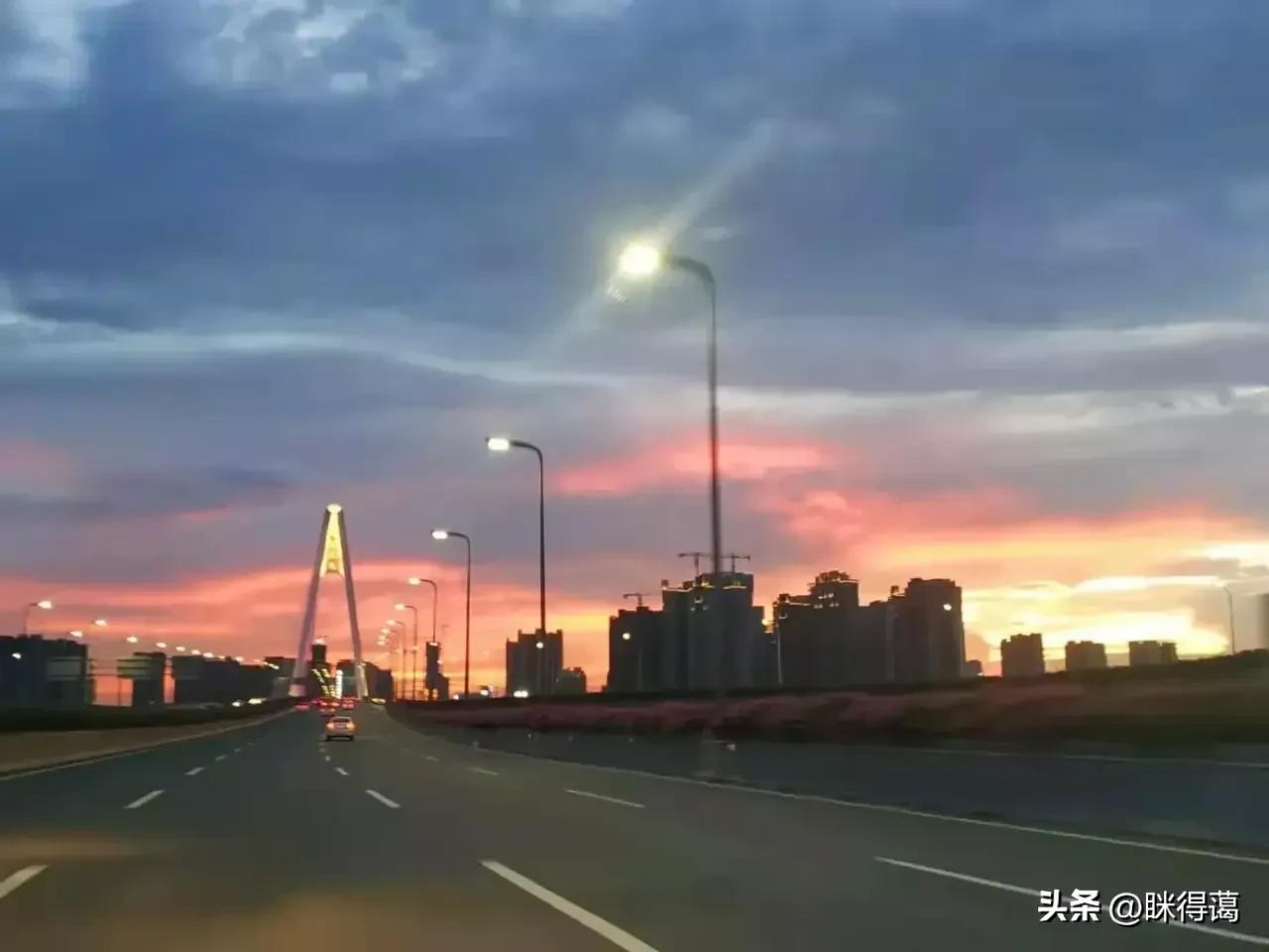 命里的困难，有人帮的，
如果你觉得，你自己也可以，
那么老天爷，就会尊重你的想法