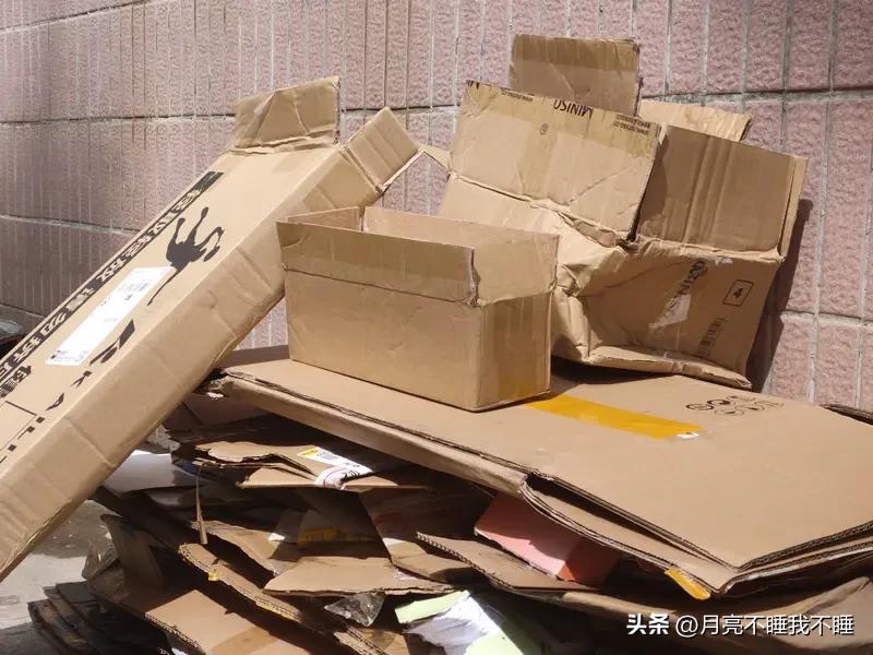 卖废品纸箱子丢人吗?从经济角度看，能增加一点额外收入，不管多少都是钱。