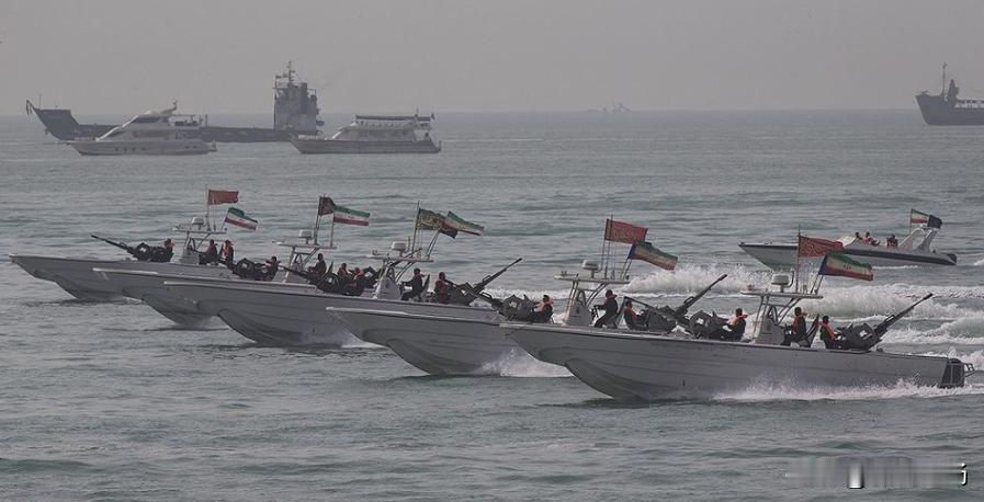 美国纽约时报爆料，伊朗海军90%军舰都被打沉了，伊朗海军却还一样扼守霍尔木兹海峡