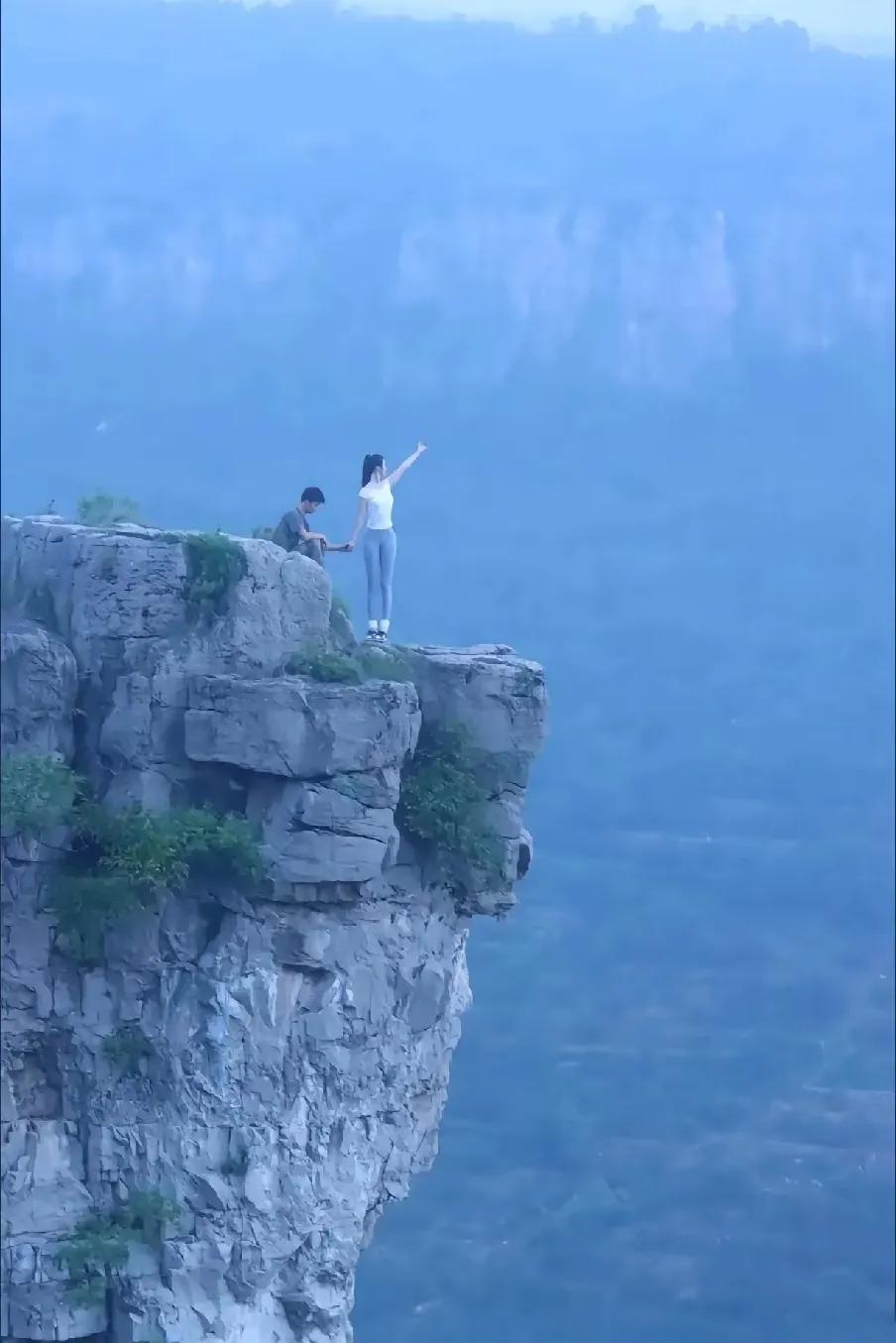 这个地儿求婚是我也会答应！真不敢拒绝！[捂脸]