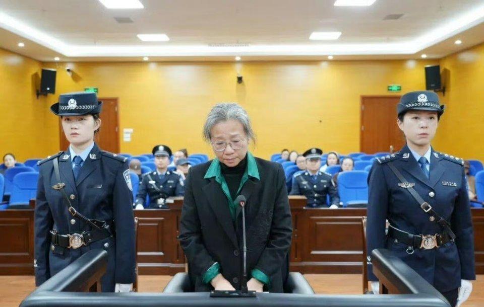 网友: 权力是男人的春药，是女人的医美！