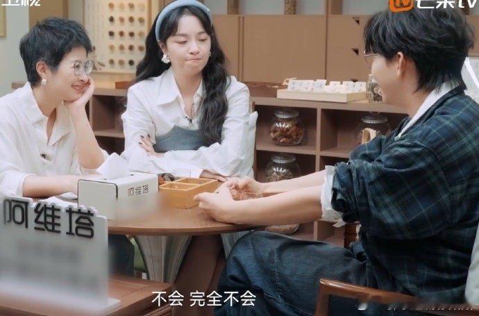 胡夏 我的耳朵就是尺湖南卫视背后胡夏[超话]湖南卫视背后藏着太多用心的细节了！不