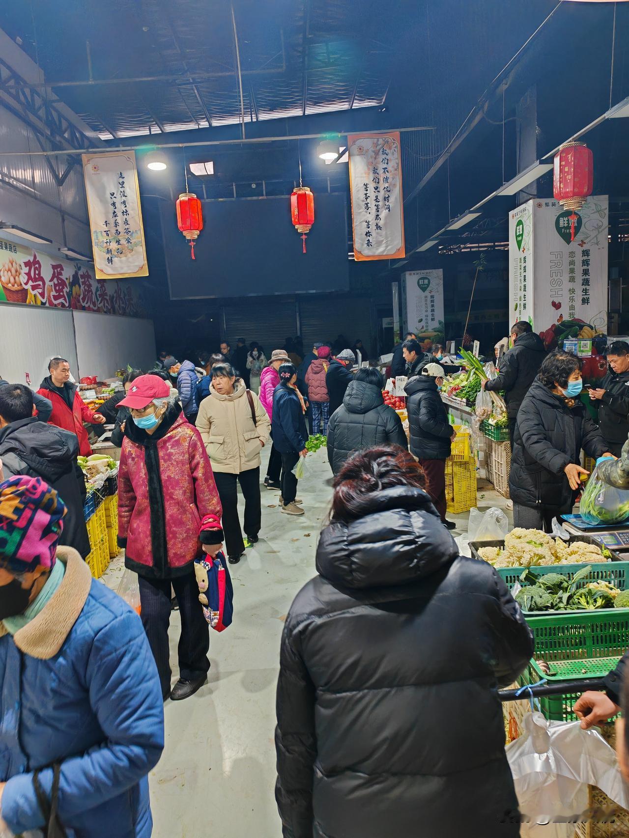 西安已进入过年模式了，超市买东西的人咋这么多？
最近没有去超市和菜市场，刚刚和老