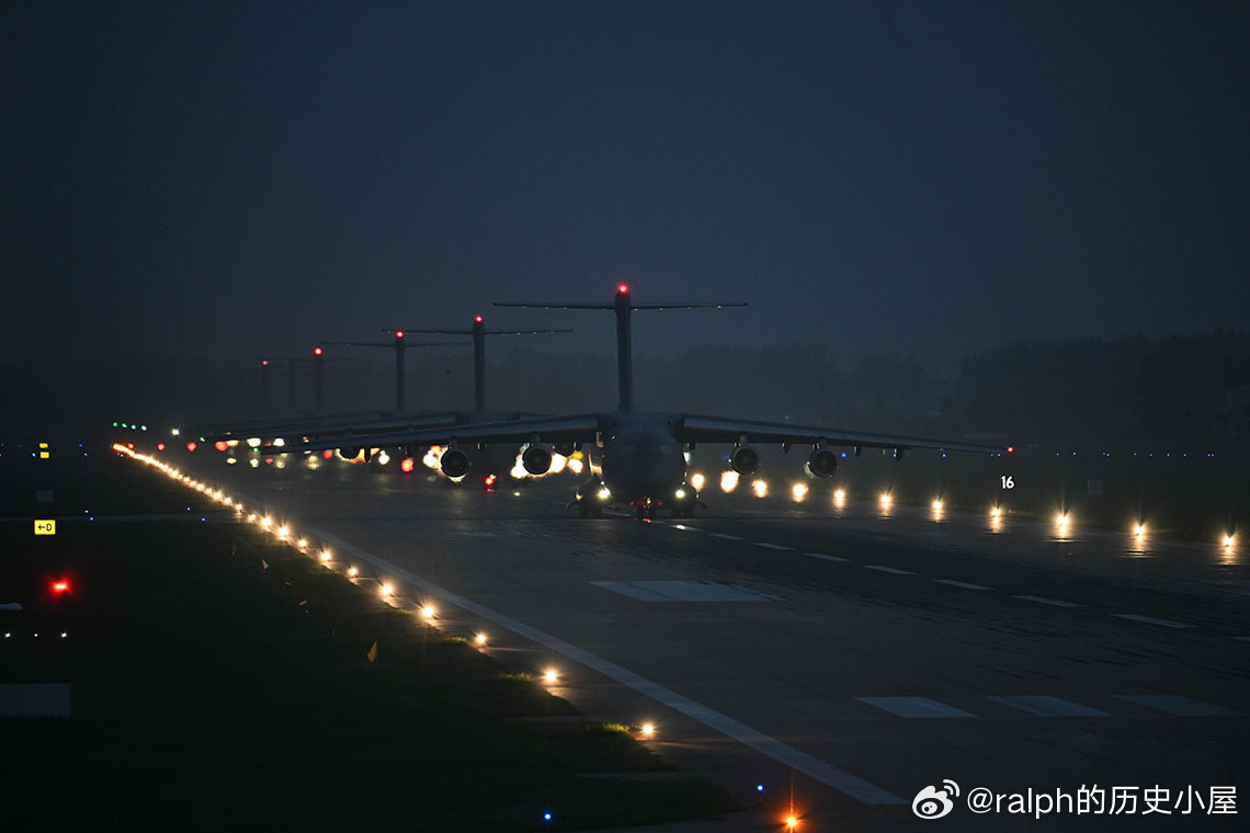 2022年7月13日，空军航空兵某部运-20飞机开展夜间训练。余红春 摄军事历史
