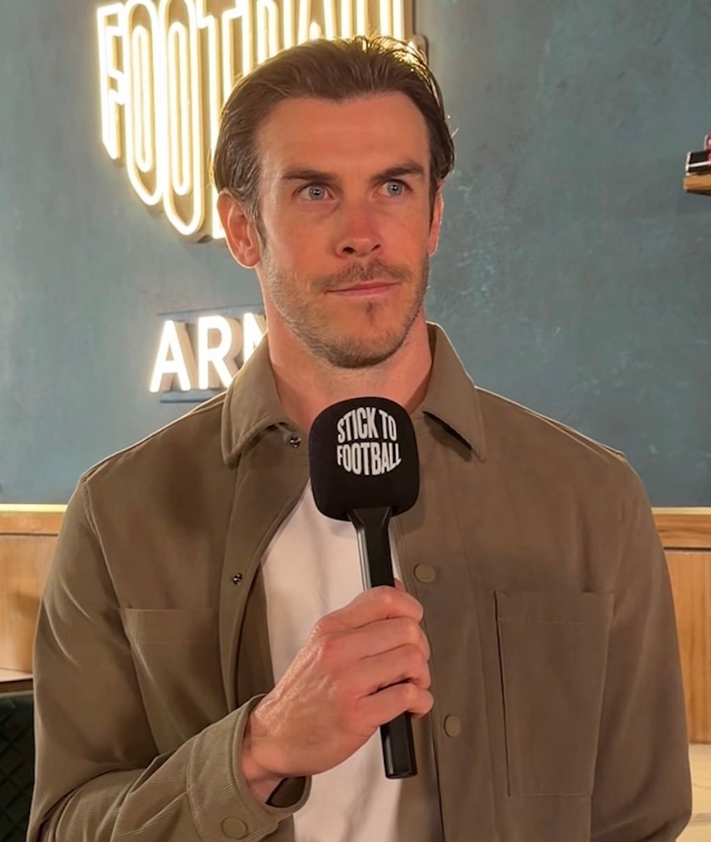 🎙有没有一位你没有一起踢过球，却希望能与之并肩作战的球员？💬加雷斯·贝尔（G