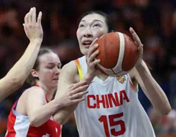 中国女篮抽到上上签？波多黎各首发4人不到1米8，杨毅的话有道理