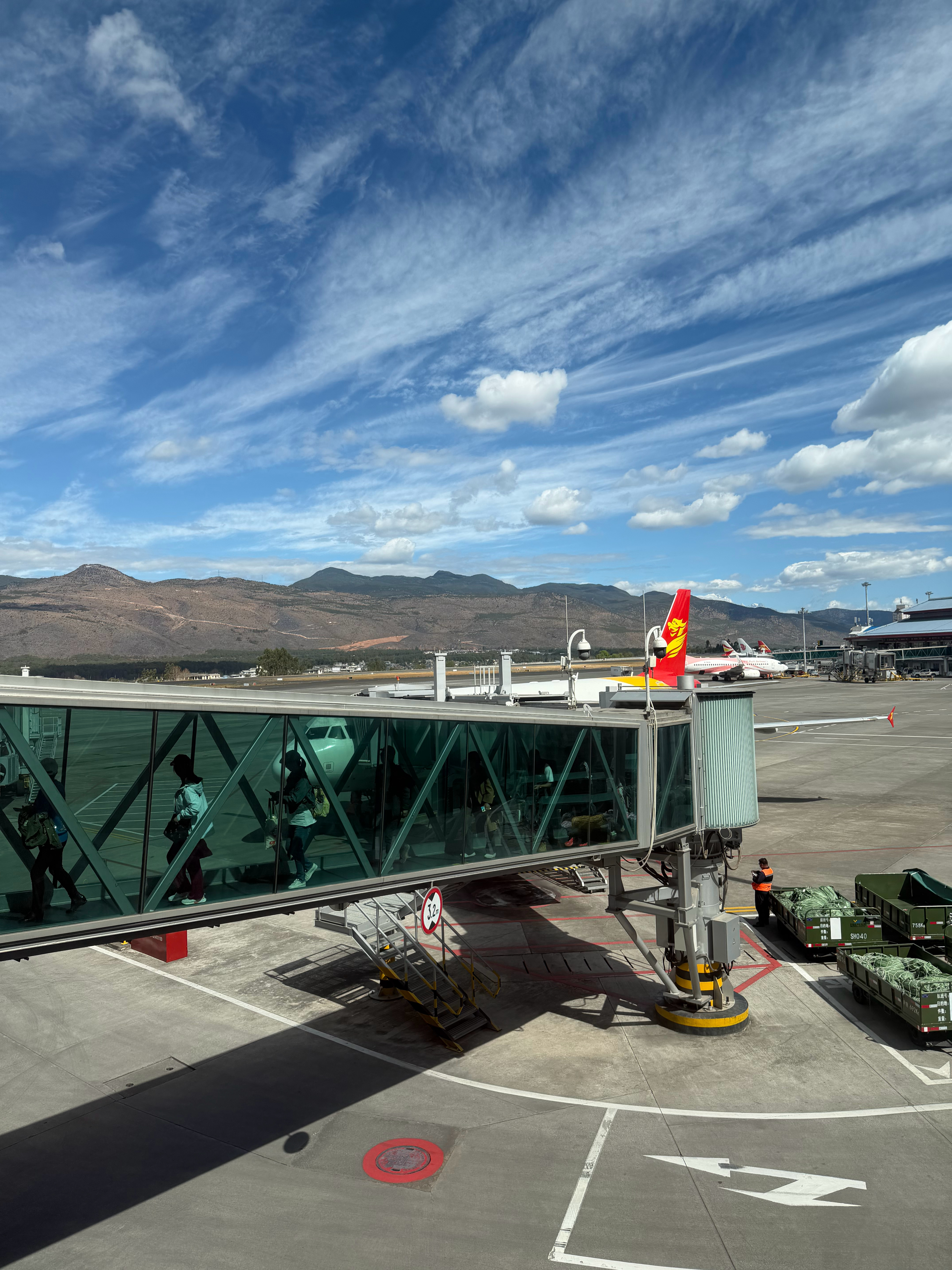 闪现丽江，中转 20 小时，参加完活动明儿撤退。 一点玩儿的时间都没了 