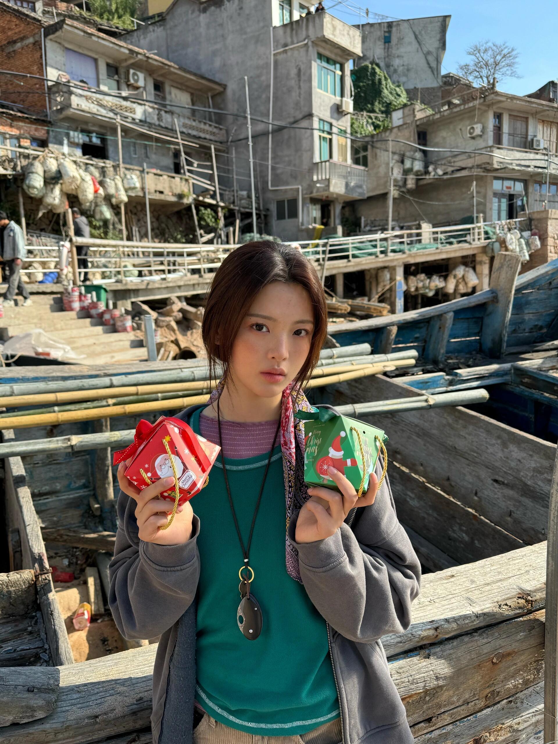 杨超越居然把这么丑的衣服穿出了一种古着感 