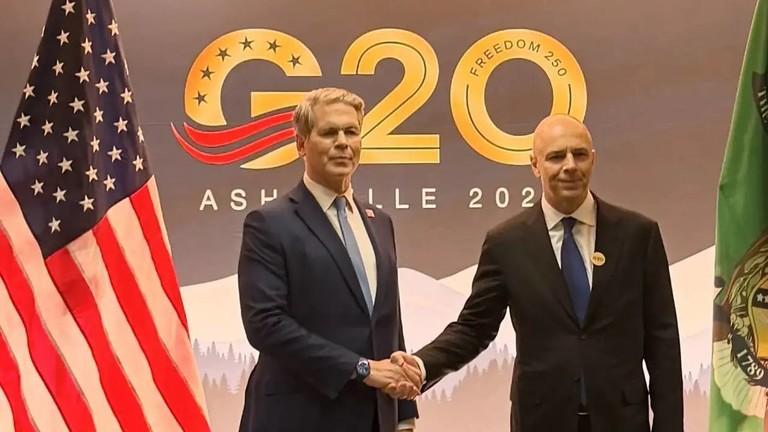 在特朗普政府的邀请下，俄罗斯财政部长西卢诺夫于周一抵达北卡罗来纳州阿什维尔，参加