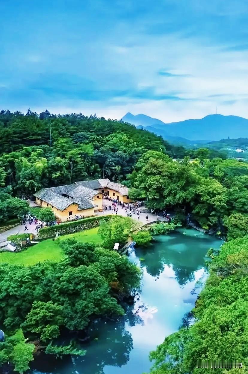 毛慎仪（1923-1942），湖南韶山人，是“韶山五杰”之一毛新梅的三子，革命烈