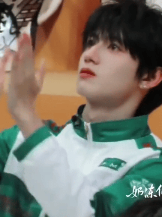 朱志鑫TF家族运动会上哭了直接爆了朱志鑫哭了