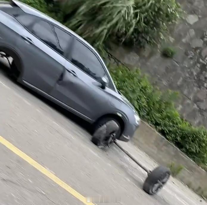 看到这个“杠铃”我绷不住了[笑cry] ​​​