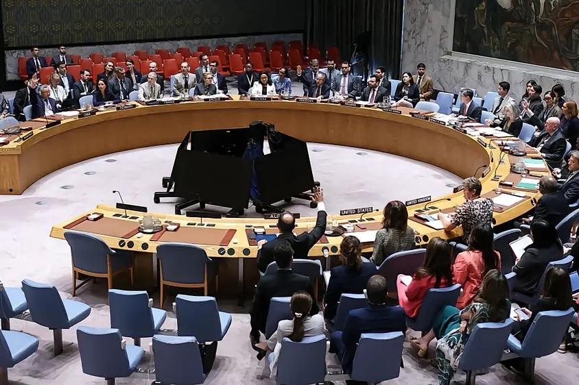 霍尔木兹躲过一劫！中俄法合力反对！粉碎阿拉伯武力打通霍尔木兹海峡提案！4月2日，