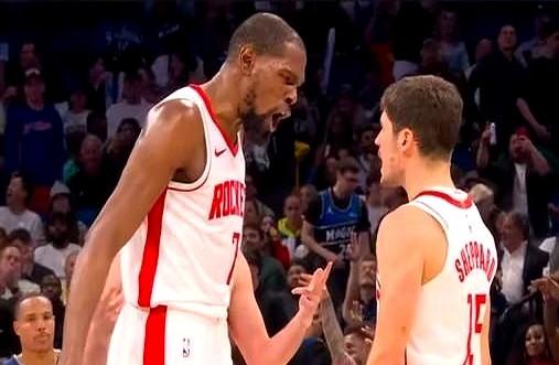 申京准绝杀气死勇士，火箭客场一分险胜豪取六连胜！

勇士这次想玩阴的，故意放空申