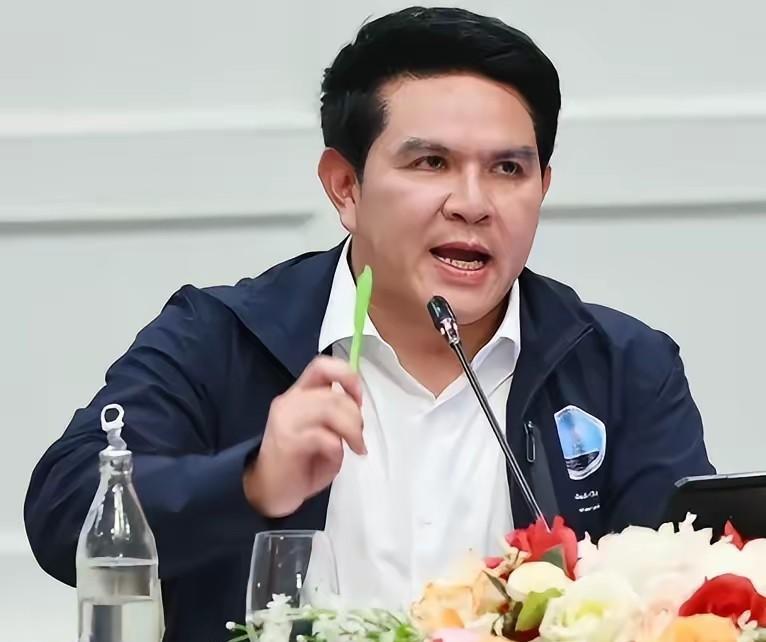泰国旅游部长素拉萨公开发声：泰国欢迎各国守法游客前来消费，但不欢迎任何人试图拥有
