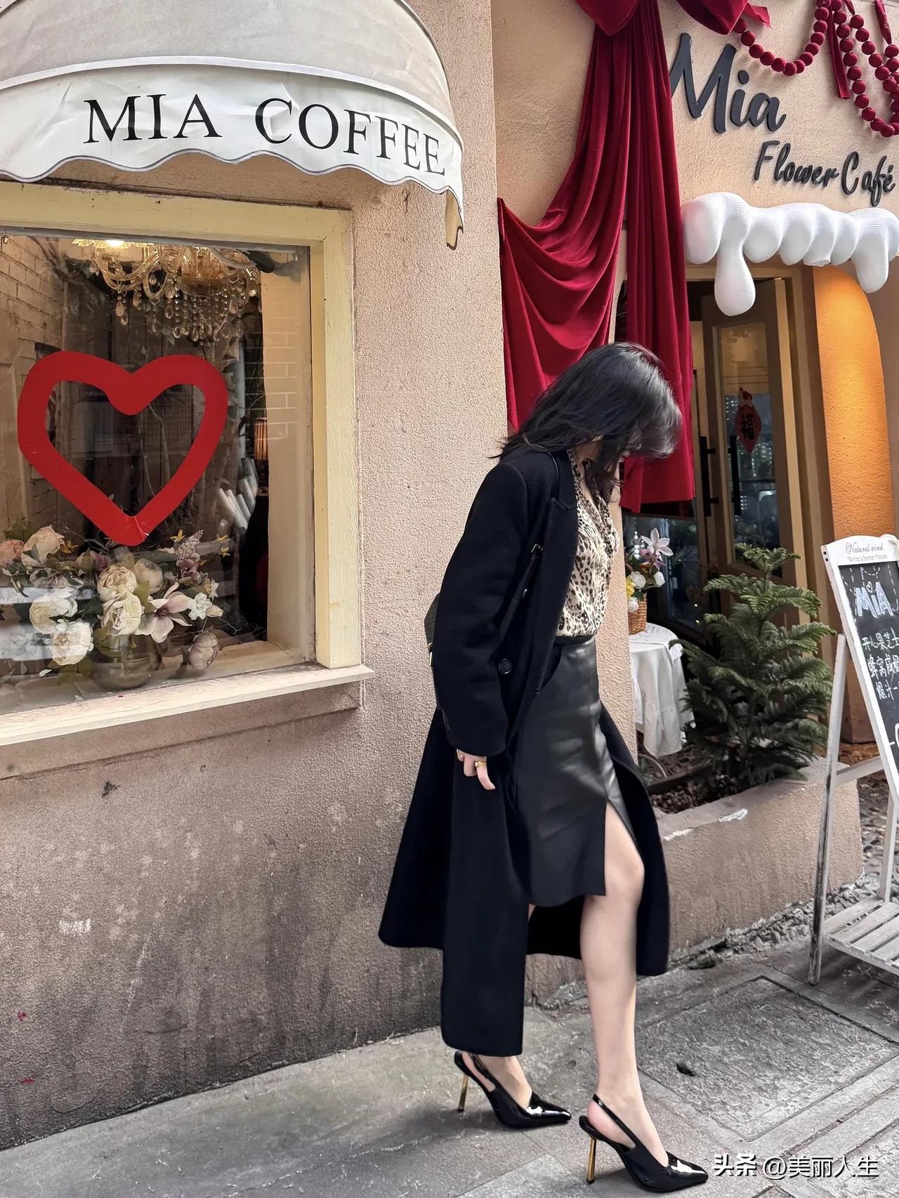 古镇里面溜断腿儿的感觉[/微笑]