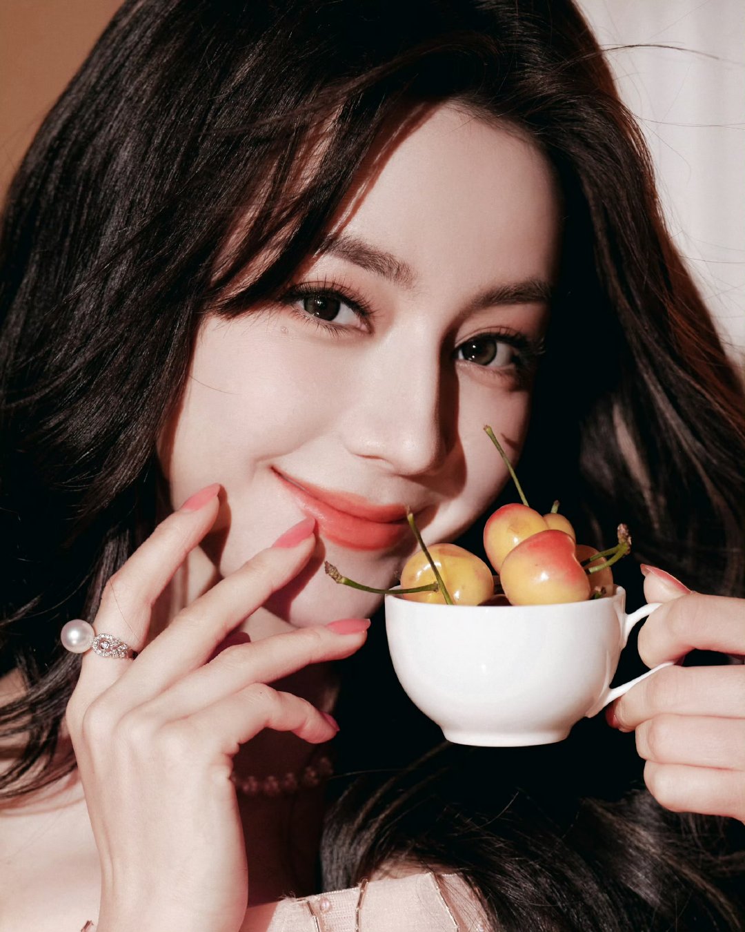 迪丽热巴江坂丽奈美甲迪丽热巴小灯泡珍珠戒指 迪丽热巴江坂丽奈美甲 