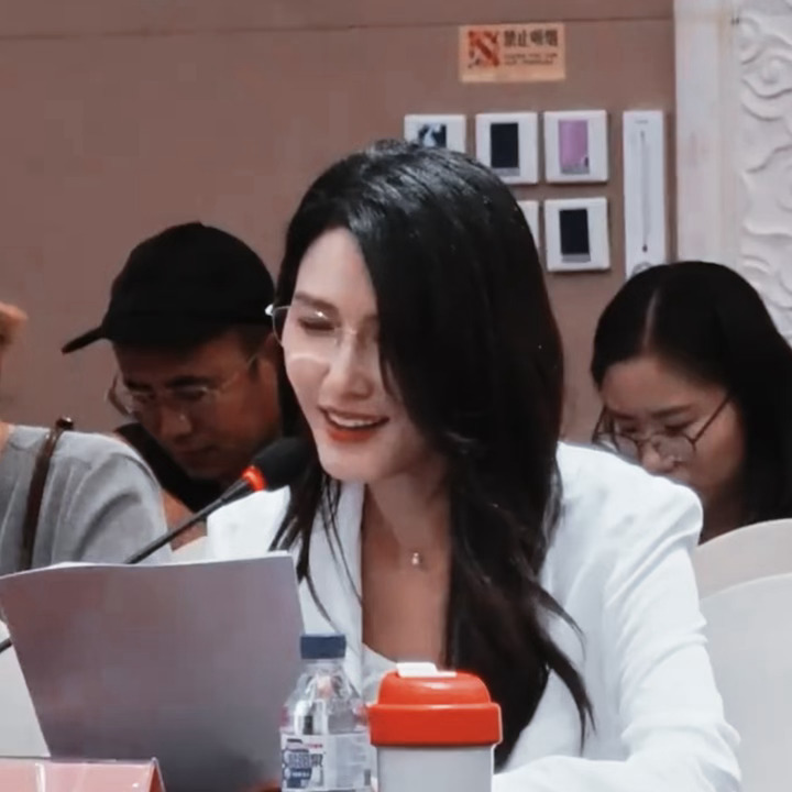 我今晚就不吃不喝不睡的梦这个了😾 