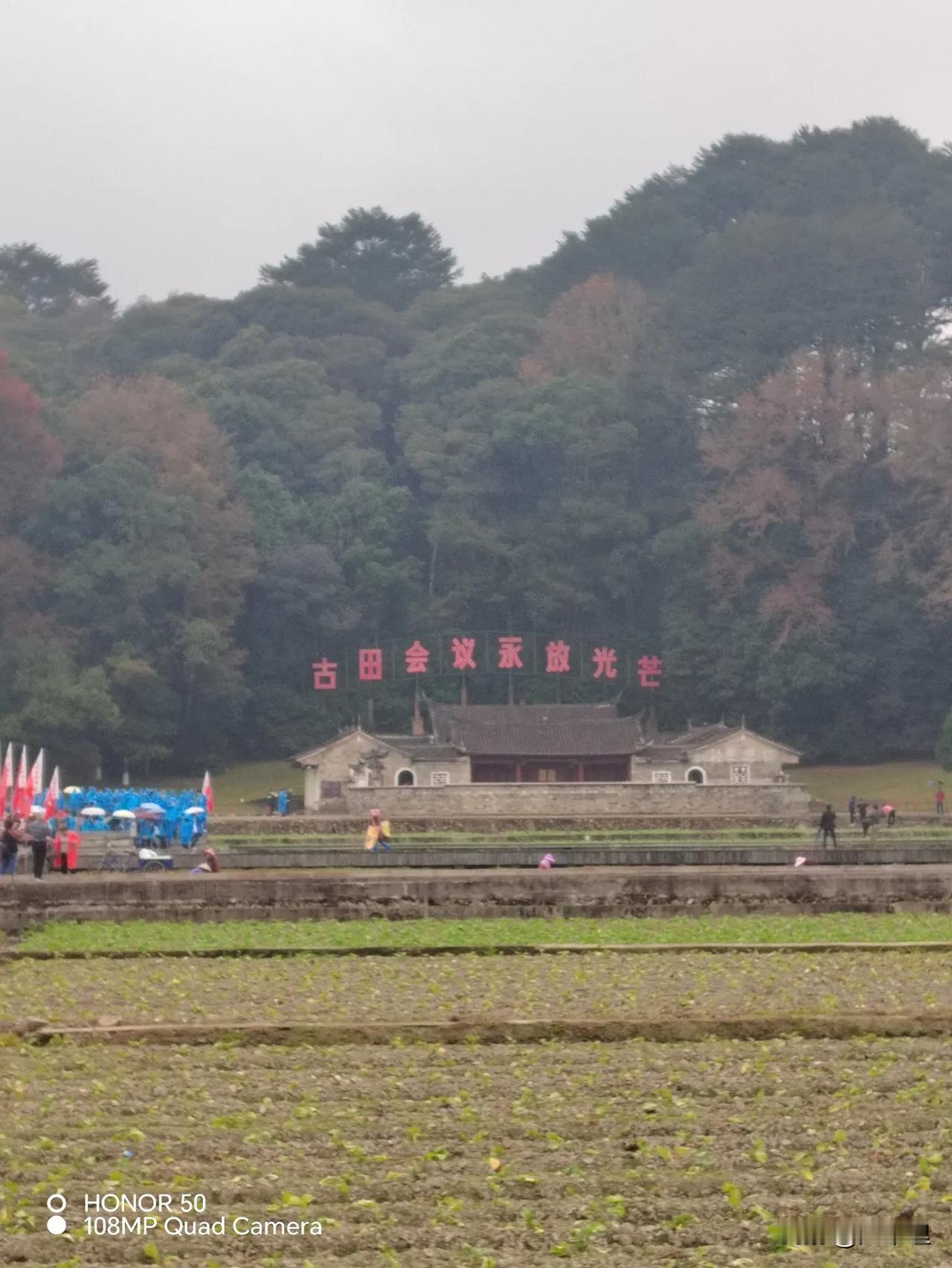 12月4日参观古田会议旧址有感：
       政治建军，信仰铸魂，思想引领。人