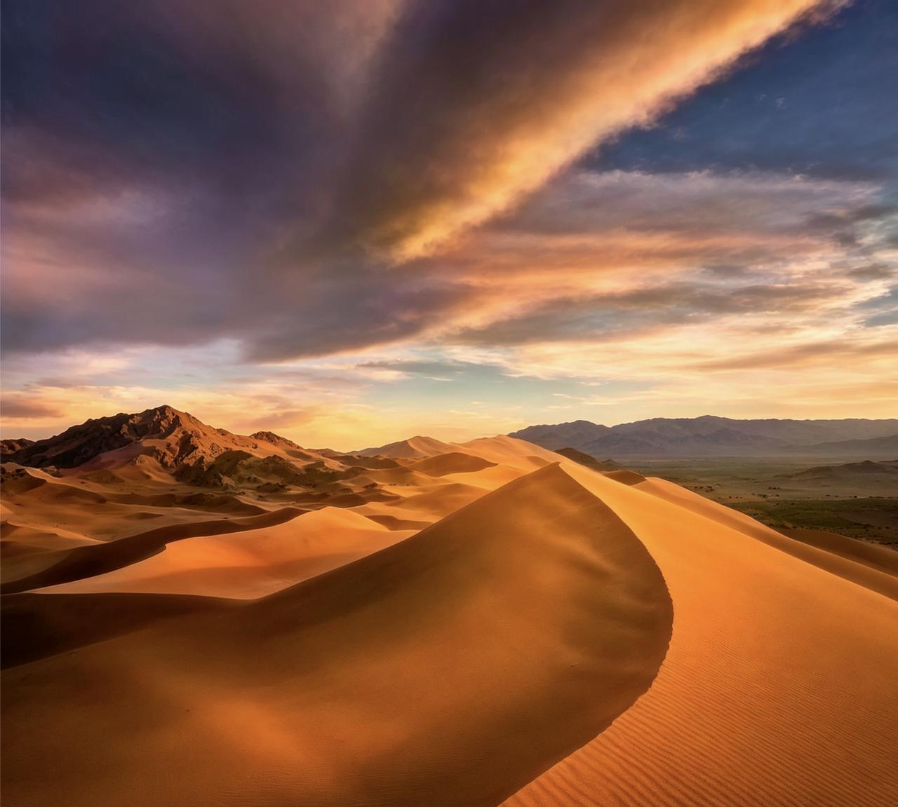 伊朗同意暂停军事战斗这抹停火曙光，像荒漠里骤现的清泉，瞬间冲刷掉连日的硝烟。伊朗