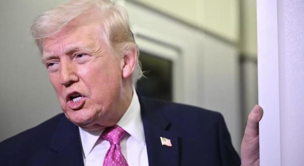 美国总统唐纳德·特朗普周三在社交媒体上发文称，伊朗根本不知道如何签署一项非核协议