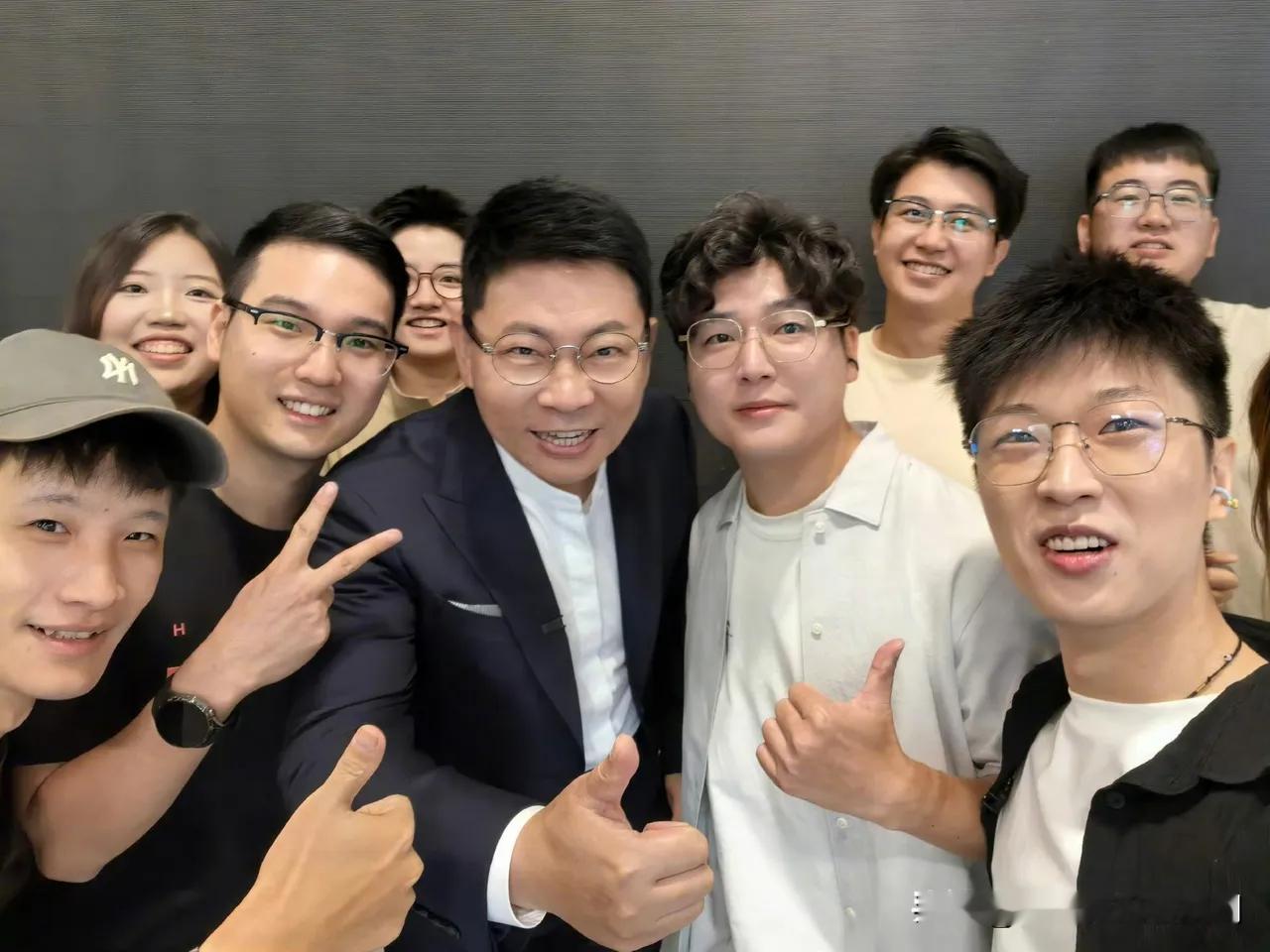 华为新品Pura X view售价不会那么高，从所有的内存版本都是12g就能看出