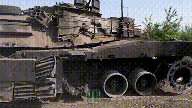 4月28日，俄军正式公开了，缴获第一辆美国M1A1艾布拉姆斯坦克，已经成功撤往了