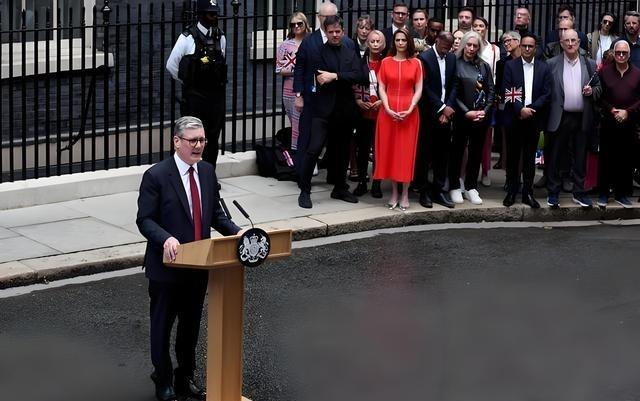 果然斯塔默和马克龙不一样！好多人都说，别看斯塔默访问中国时，说的天花乱坠，协议签