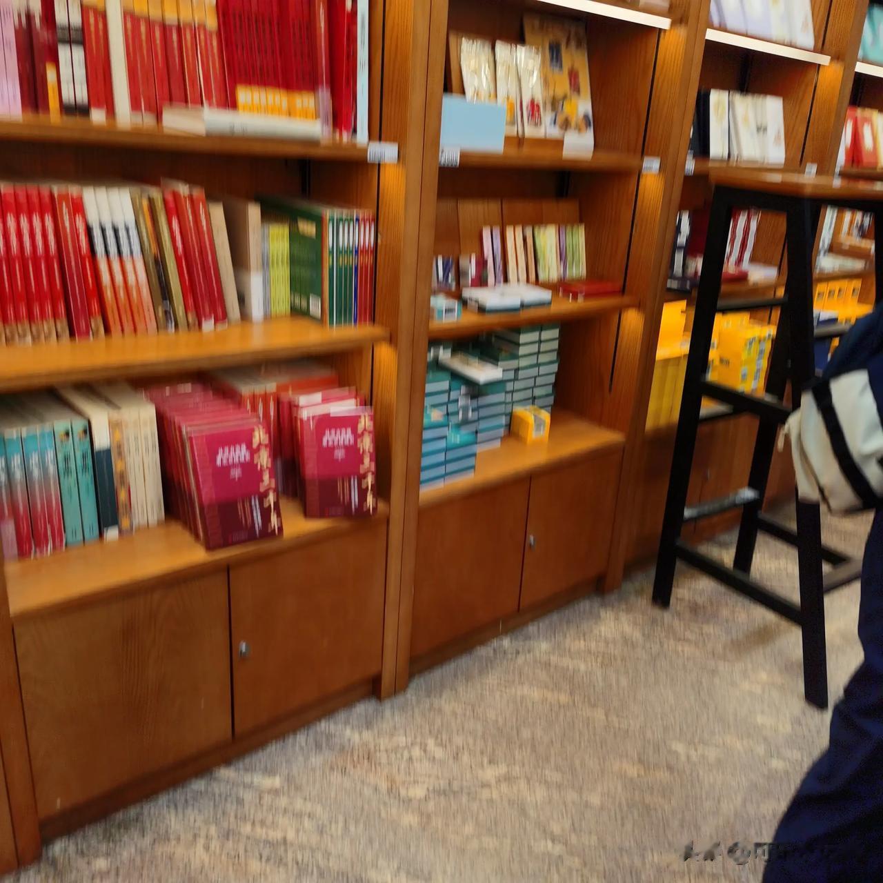  
不要只看书名买书
同一本书
不同的译者不同的出版社和编校
阅读体验是不一样的