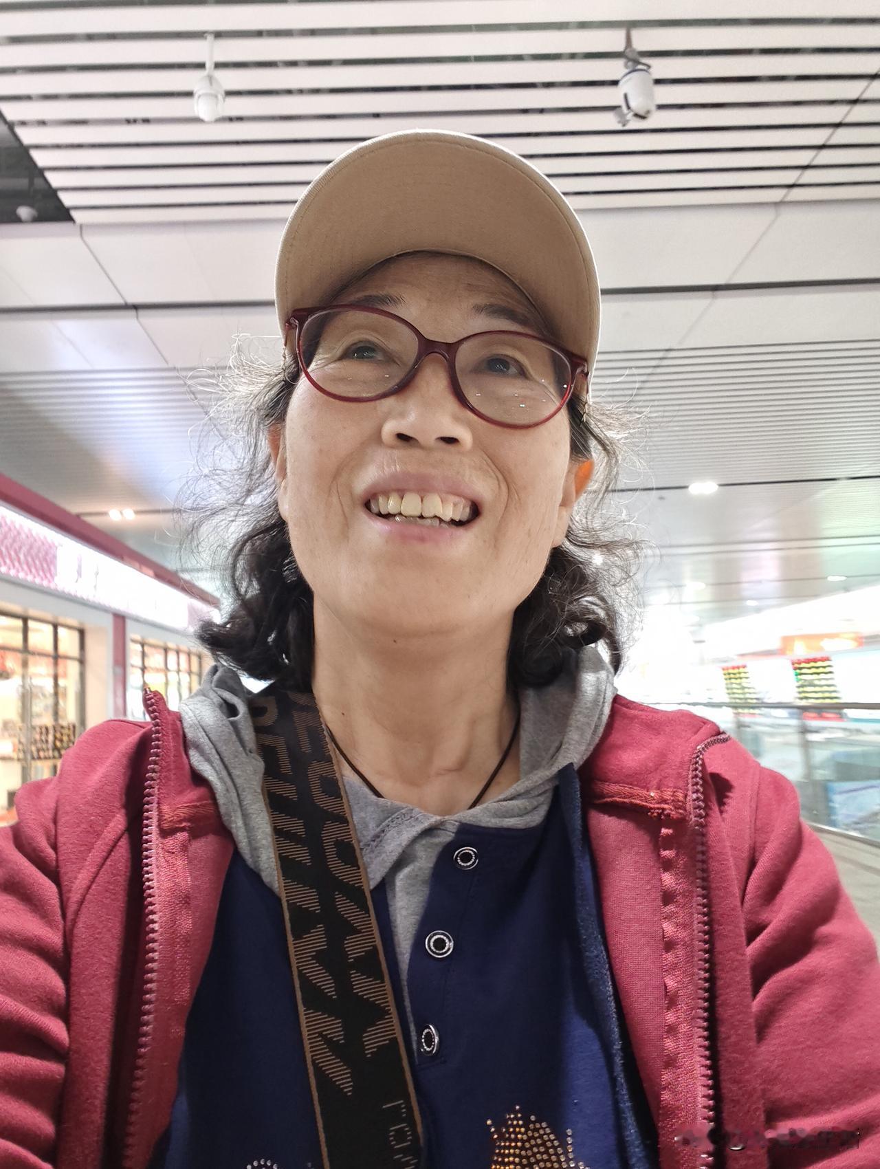 昨天逛完了大小七孔，我和姐姐回成都啦
我和姐姐逛完了大小七孔，不想去千户苗寨了，