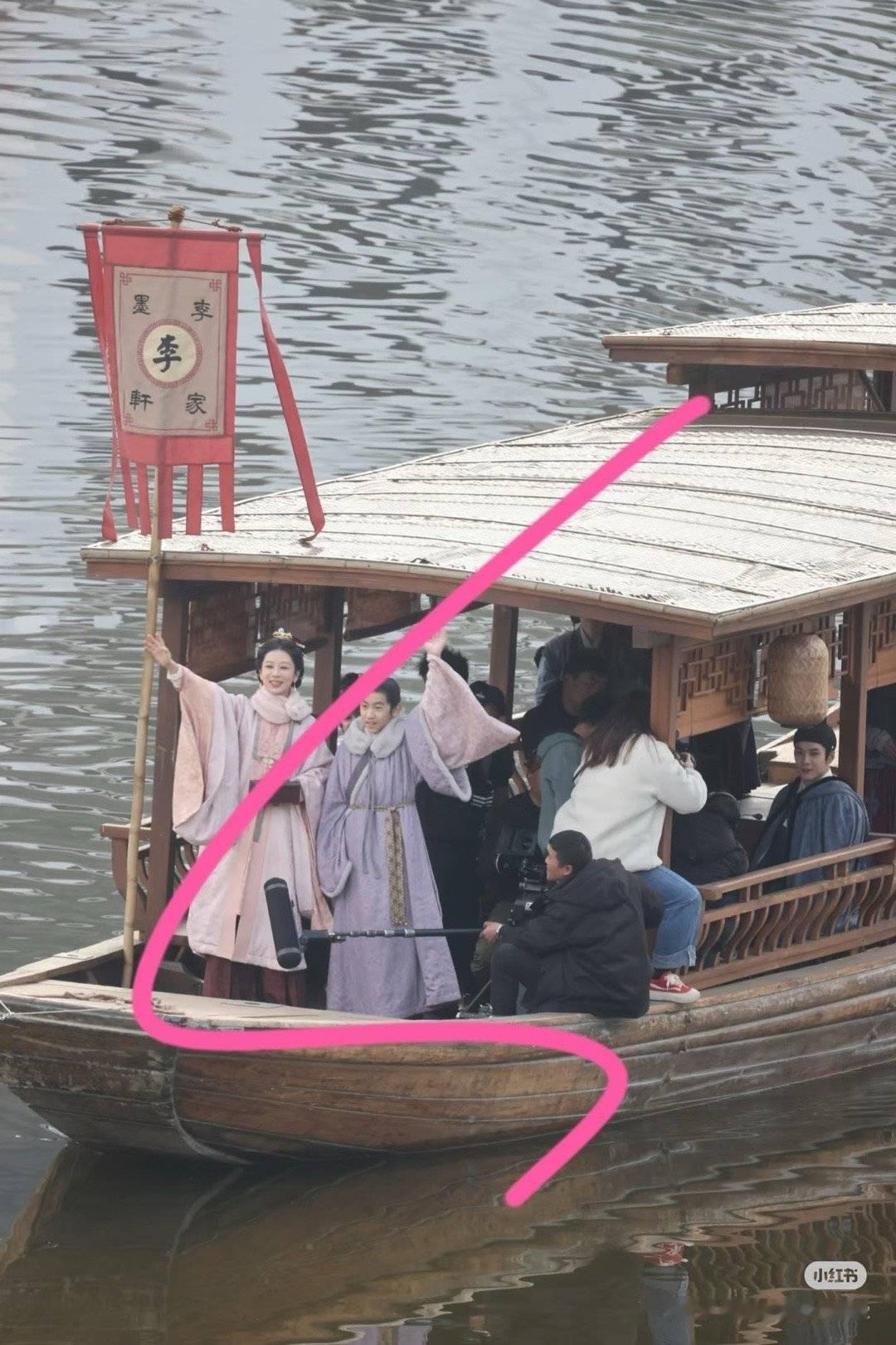 这张图给我一种很浓的“家”的感觉…就很和谐很美好很热烈很圆满不愧是家业（杨紫一个