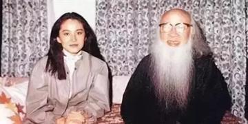 1983年29岁的林青霞去拜访张大千大师，张大千被眼前的美丽女孩惊住了，感叹世间