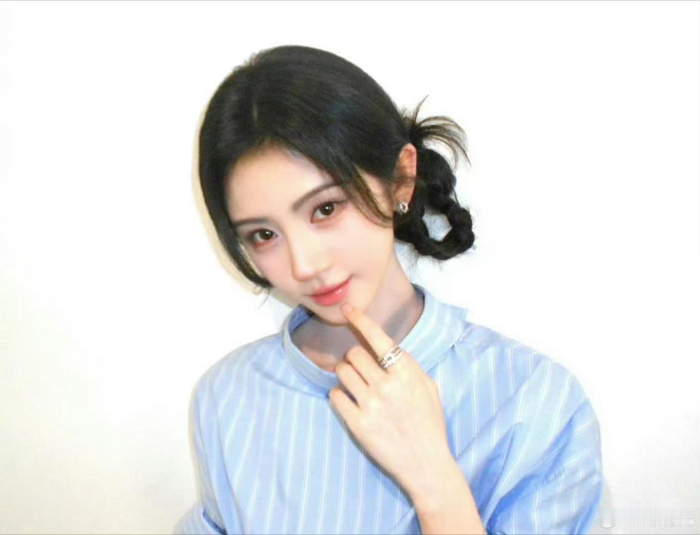 鞠婧祎早期vs现在 你觉得她变化大吗 ​​​