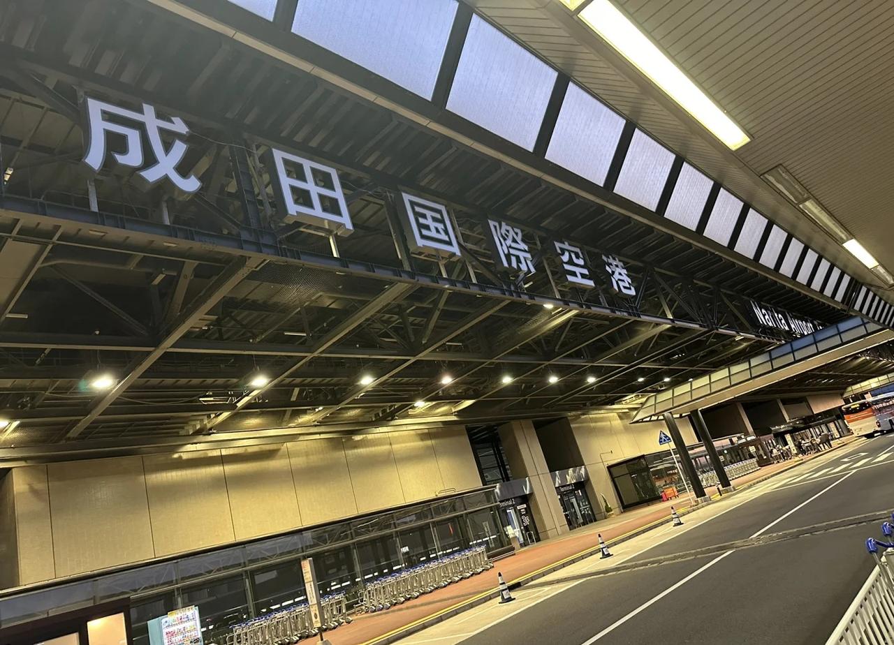 【日本机场安检员偷中国游客现金被捕】据北京日报援引日本《每日新闻》网站21日报道