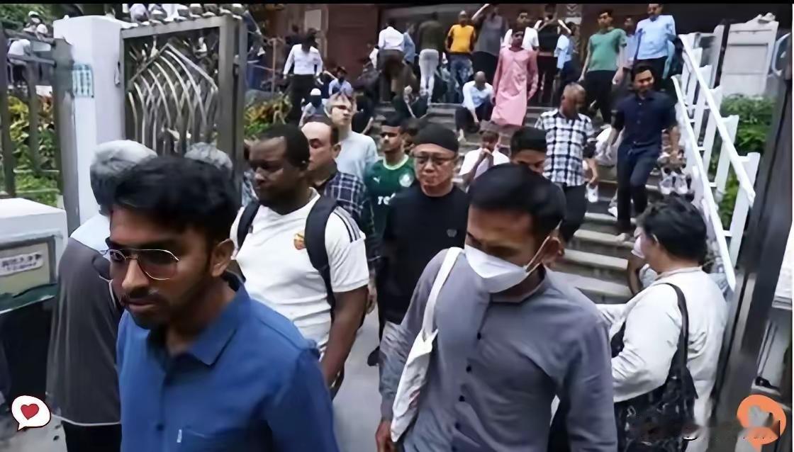 网传消息炸开锅！
个别言论引发热议：外籍人士拿到香港永居，满7年就能取得中国国籍