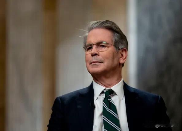 日本已经是出头鸟，不自量力，全世界都在看着它怎么倒下，美西方趁机蚕食其各领域的市