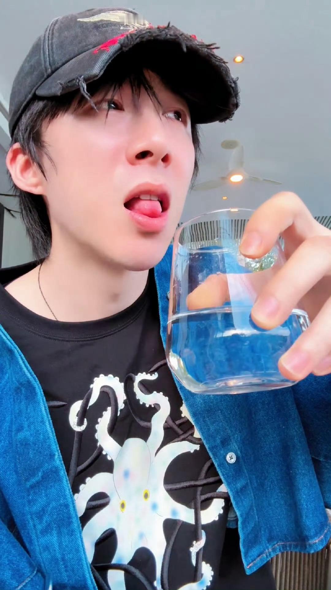 来波回忆鲨~去年老大春节小假期的出游vlog挑战吃灯笼椒辣的不行不行哒💛形嘴是