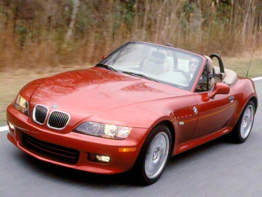 宝马Z3的电动升级车棚坏了之后居然可以直接手动操作，这设计也太棒了吧，其实敞篷车