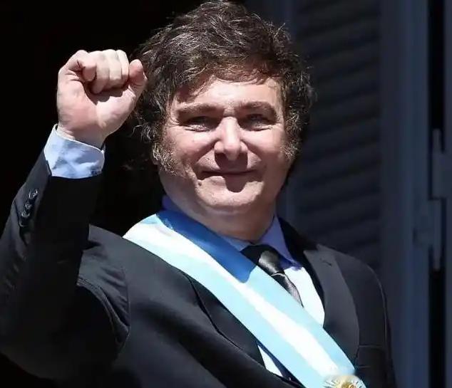 太玻璃心了！阿根廷总统米莱签署新的法令，宣布将驱逐所有在境内散播“仇恨阿根廷情绪