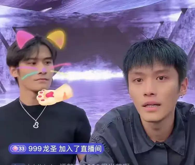 三只羊的营销手段果然很厉害！

1，直播间在线控评，好弹幕500元代金券；或是2