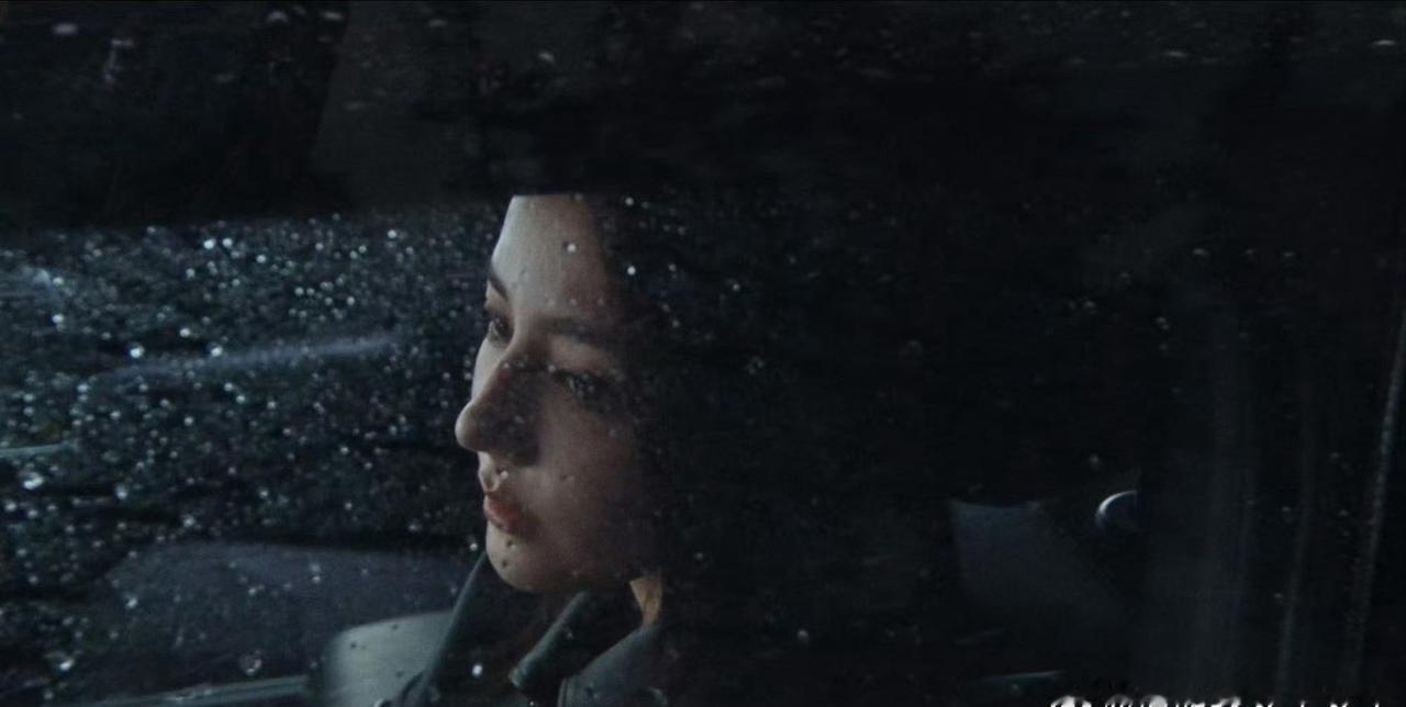 酷飒女性配硬派越野车，人和车灵魂高度契合，打破固有标签，活出多元自我，狠狠期待后