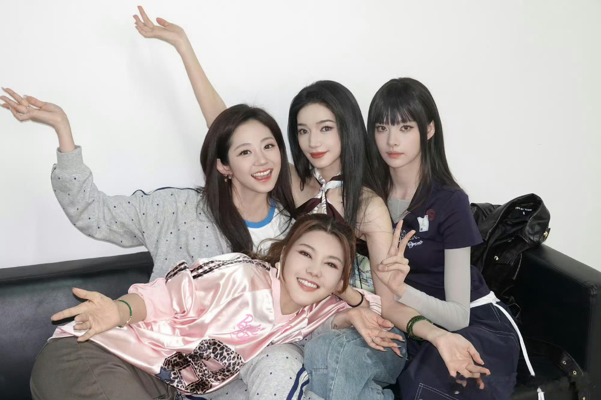 乌兰图雅团达拉崩吧咬字 谁听了不说一句绝！这么绕口的歌词被唱得清清楚楚，每个字都