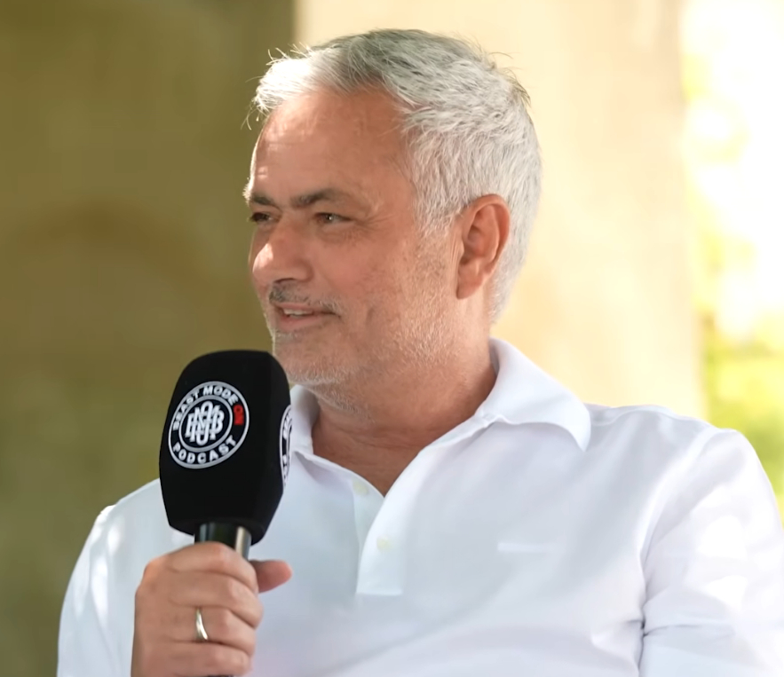 - “管理顶级球员和个性人物的秘诀是什么？”🗣️穆里尼奥：“拥有最好的球员并不