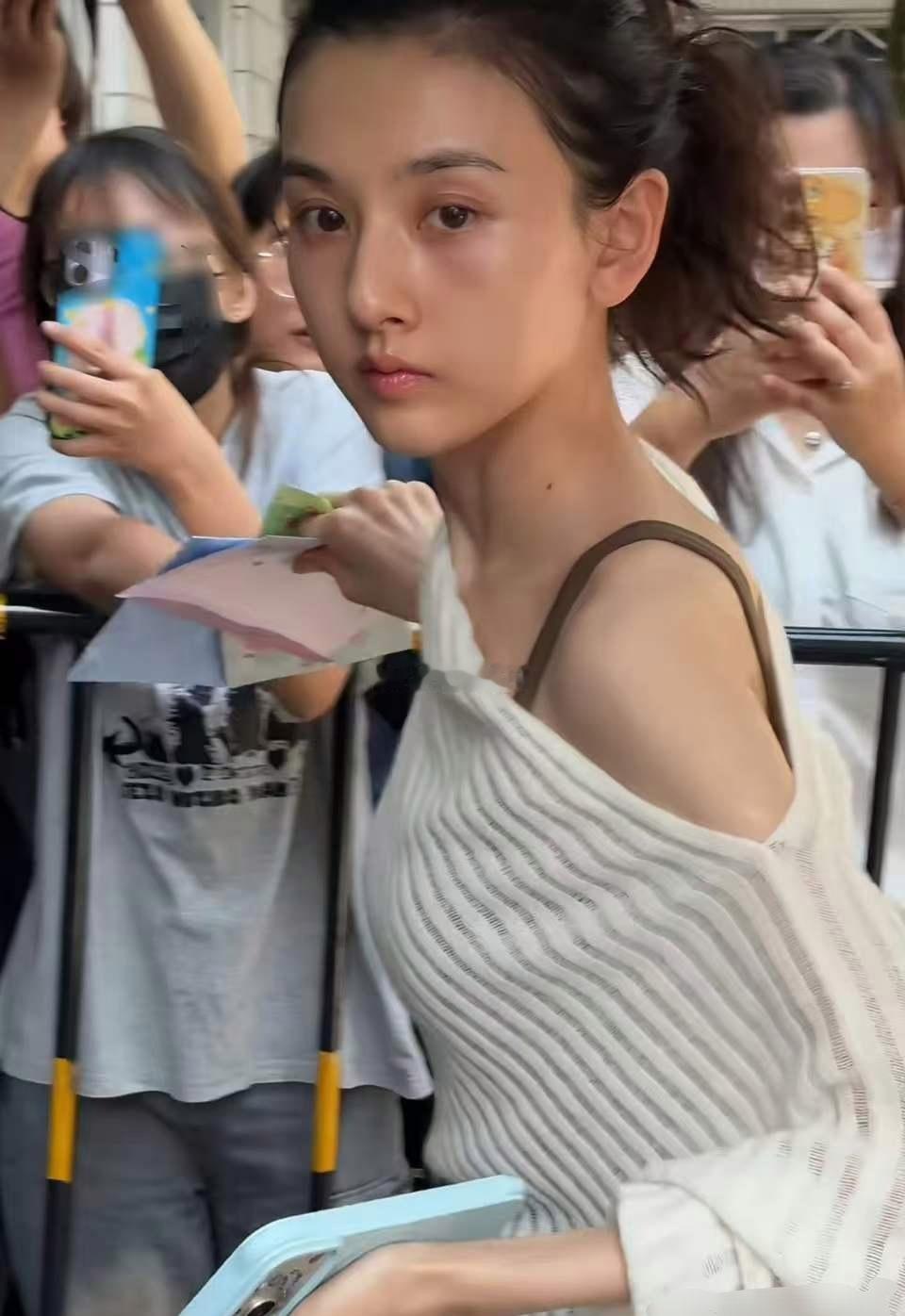 看完宋祖儿素颜照终于明白了她为什么能当明星 ​​​