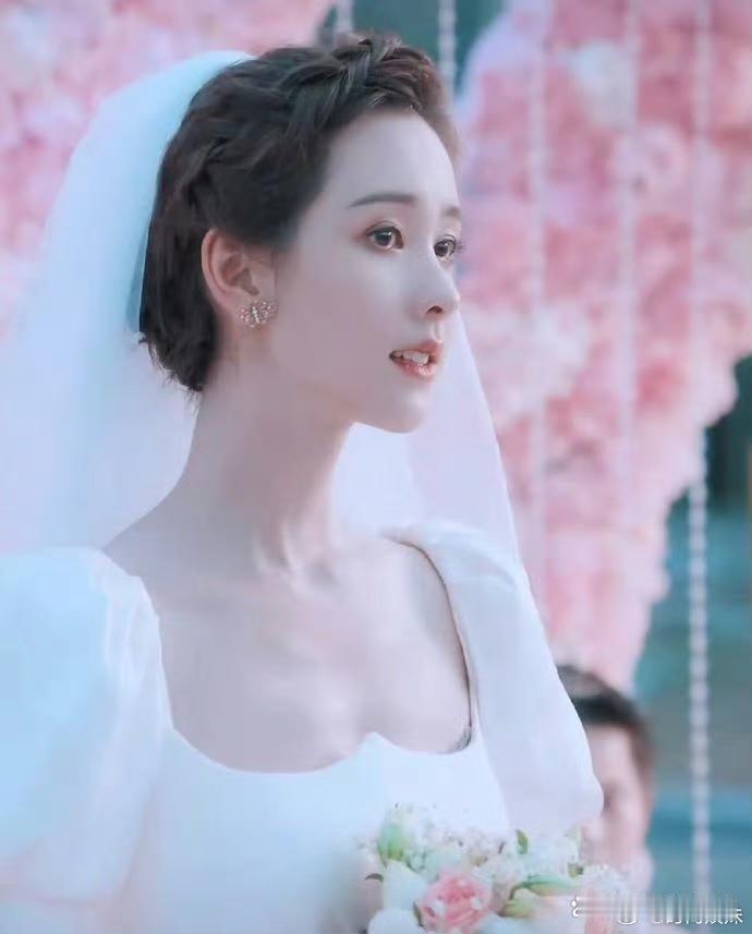 有幸刷到这三张陈都灵的 照片 