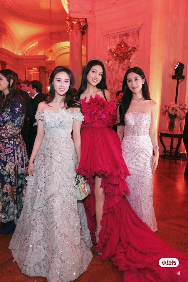 影帝任达华与名模琦琦的20岁女儿任晴佳（Ella）今年获邀出席世界十大奢华晚会之