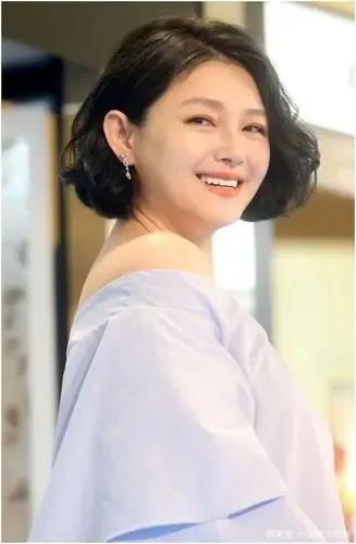 所以说冶汪家母子还得是大s啊❗
先是前夫哥情绪失控抑郁，
现有前婆婆直播间泼妇骂